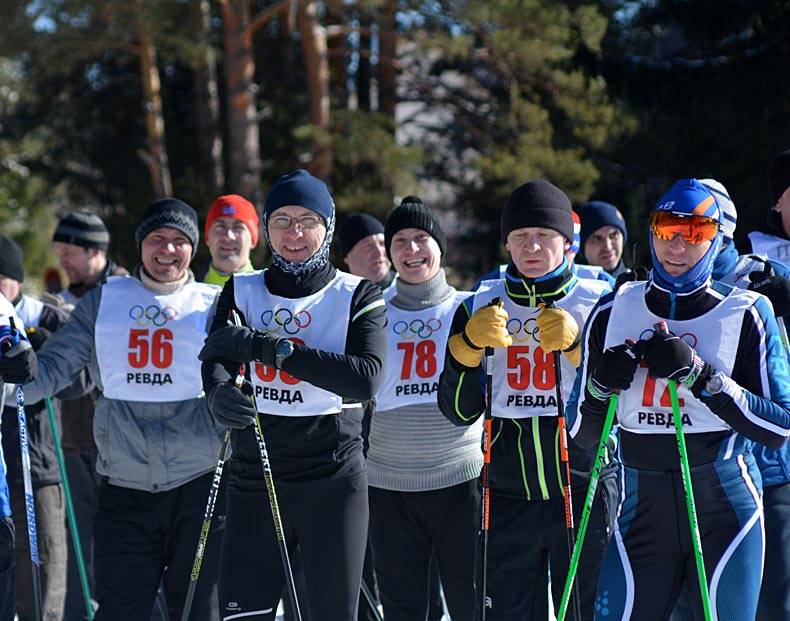 Работники СУМЗа закрыли зимний сезон лыжной эстафетой
