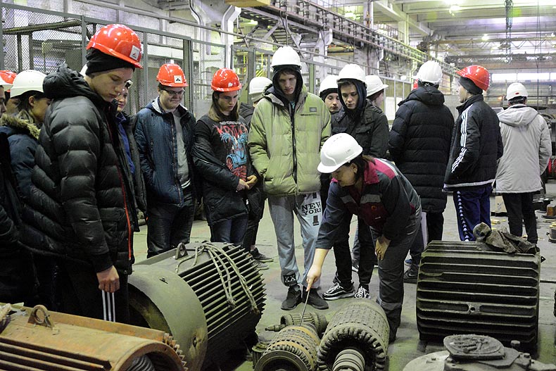  Студенты-электрики Ревдинского многопрофильного техникума побывали на подстанциях СУМЗа