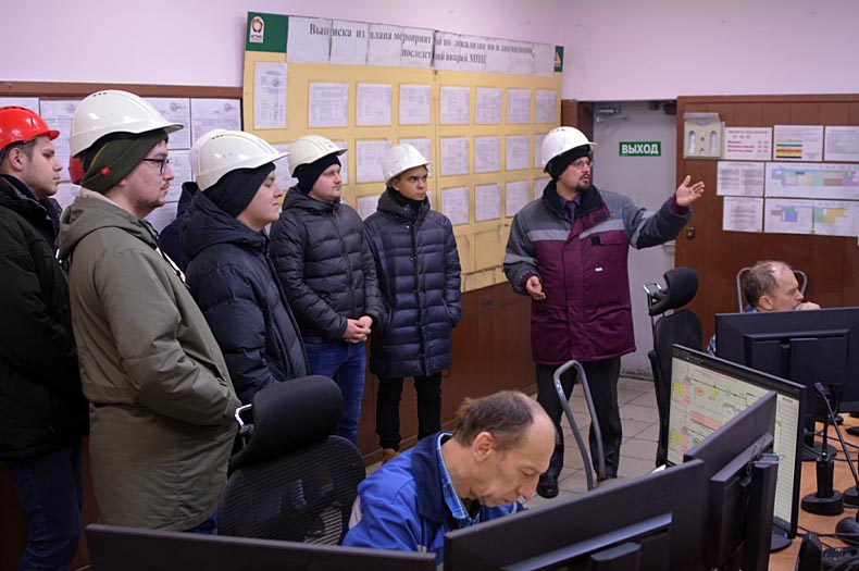 Стажеры Уралэлектромеди посетили СУМЗ