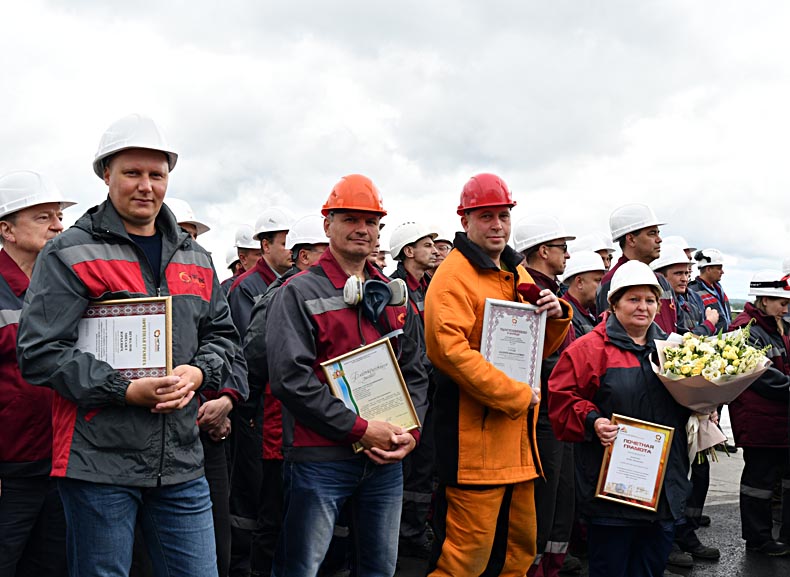 Работникам МПЦ вручили награды в день рождения СУМЗа