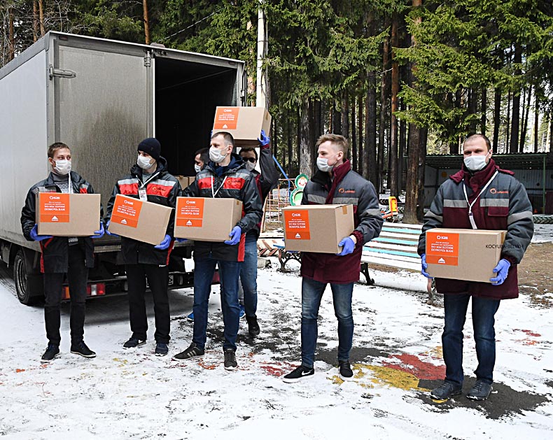 УГМК помогла продуктами ветеранам и многодетным малоимущим семьям