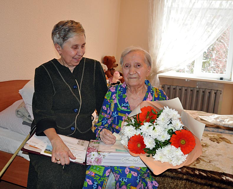 Бывший инженер ПКО СУМЗа Александра Исакова отметила 90-летие