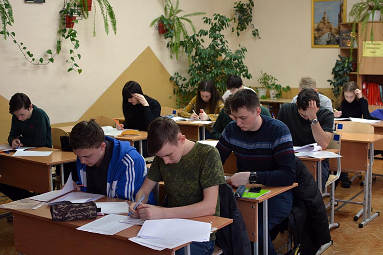 СУМЗ провел тестирование школьников по подготовке к ЕГЭ