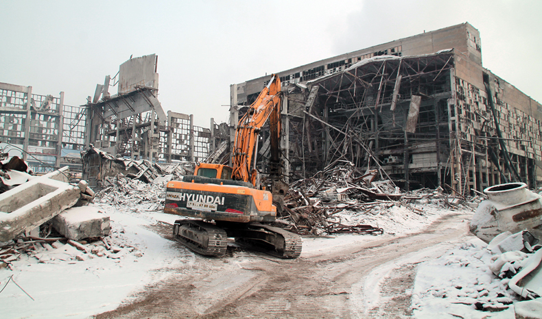 СУМЗ завершает обрушение здания главного корпуса цеха двойного суперфосфата