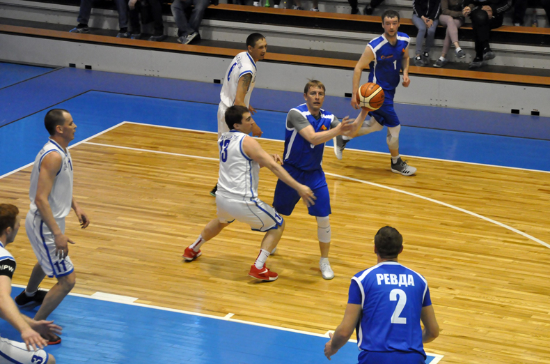  Баскетбольная команда «СУМЗ» выиграла Кубок турнира имени Александра Козицына 
