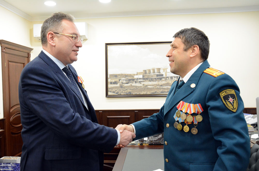  Директору СУМЗа Багиру Абдулазизову вручили медаль МЧС России