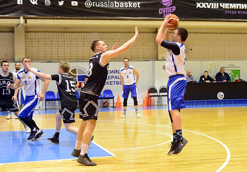 «СУМЗ» завершил первый круг чемпионата Ревды по баскетболу